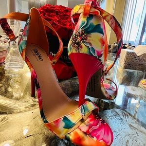 NEW!!! Mossimo Floral Heels, size 7.5